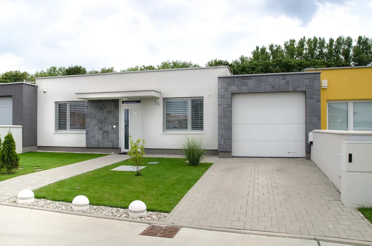 Bridlica štiepaná tmavošedá