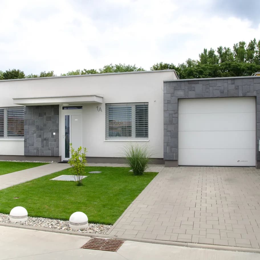 Bridlica štiepaná tmavošedá