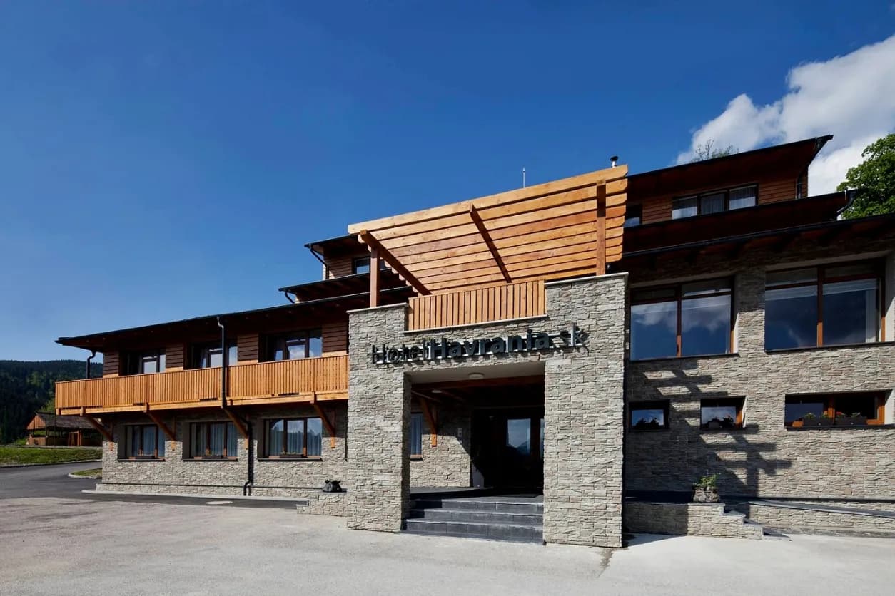 Skala zvrásnená zelený melír - krajovka